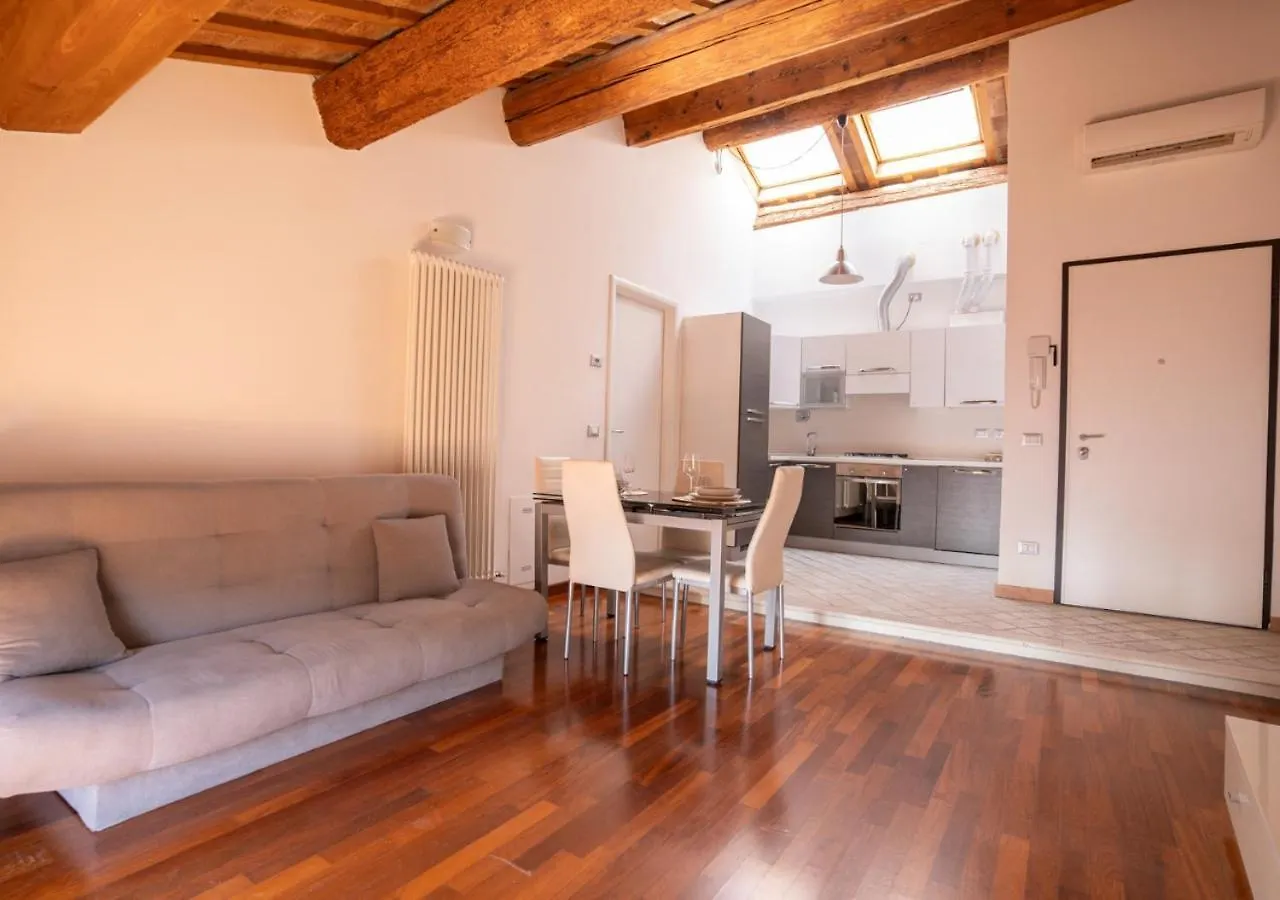 Mansarda Colombo - Car Parking Apartment Ferrara