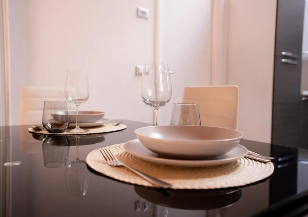 Mansarda Colombo - Car Parking Apartment Ferrara 0*,