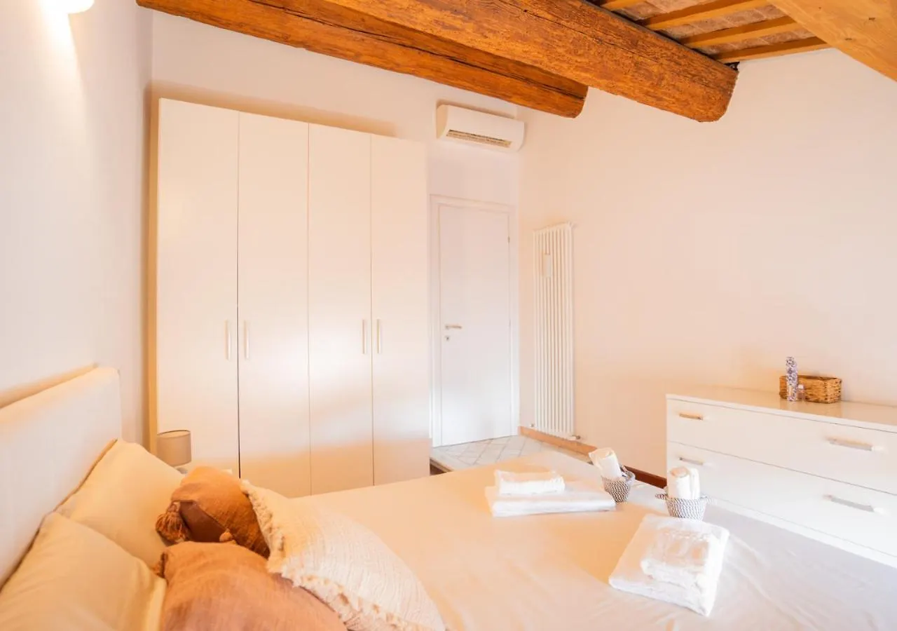 Mansarda Colombo - Car Parking Apartment Ferrara