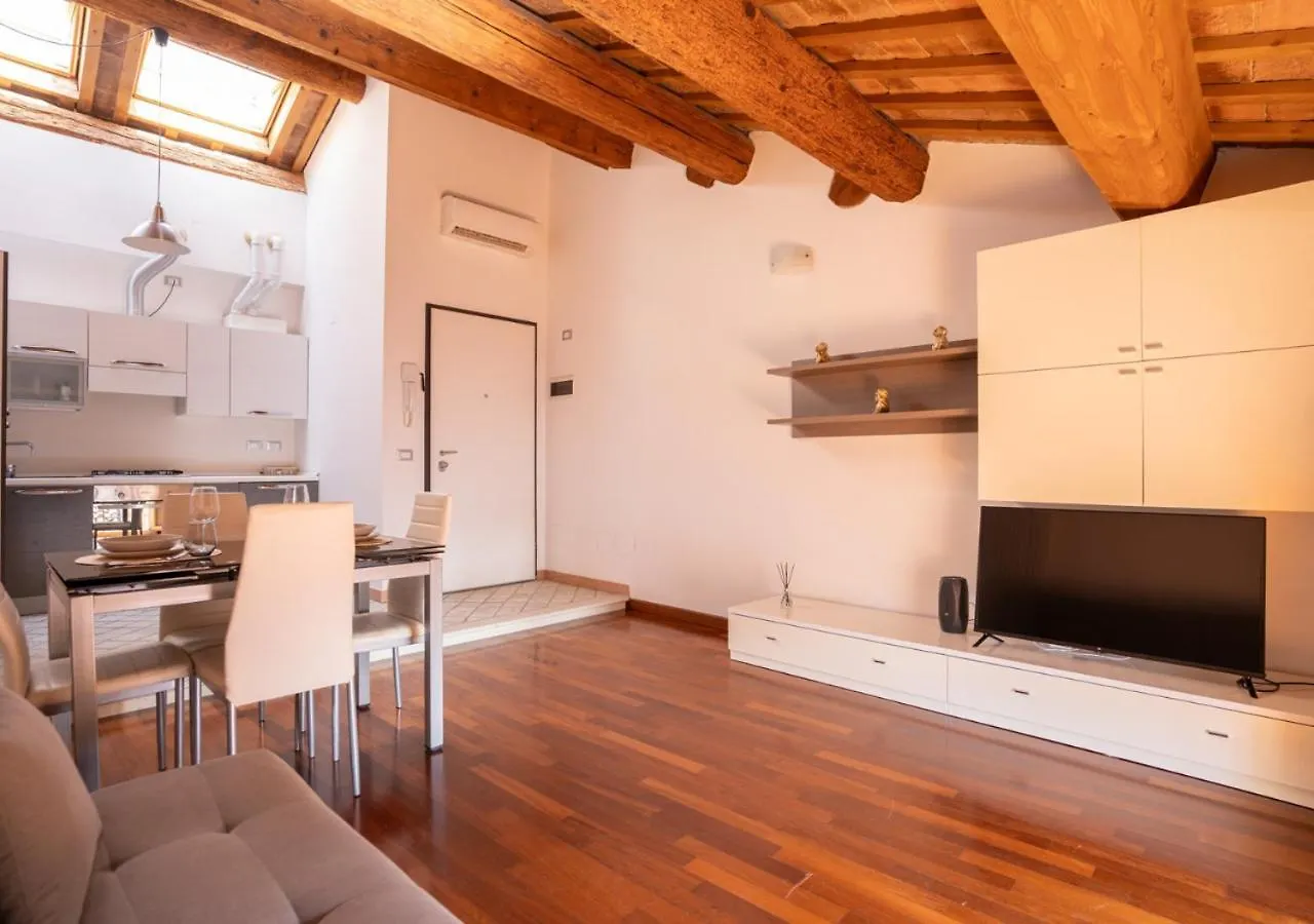 Mansarda Colombo - Car Parking Apartment Ferrara