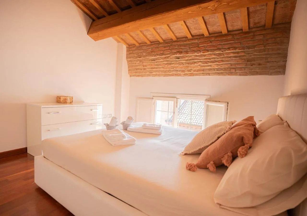 Mansarda Colombo - Car Parking Apartment Ferrara Italy