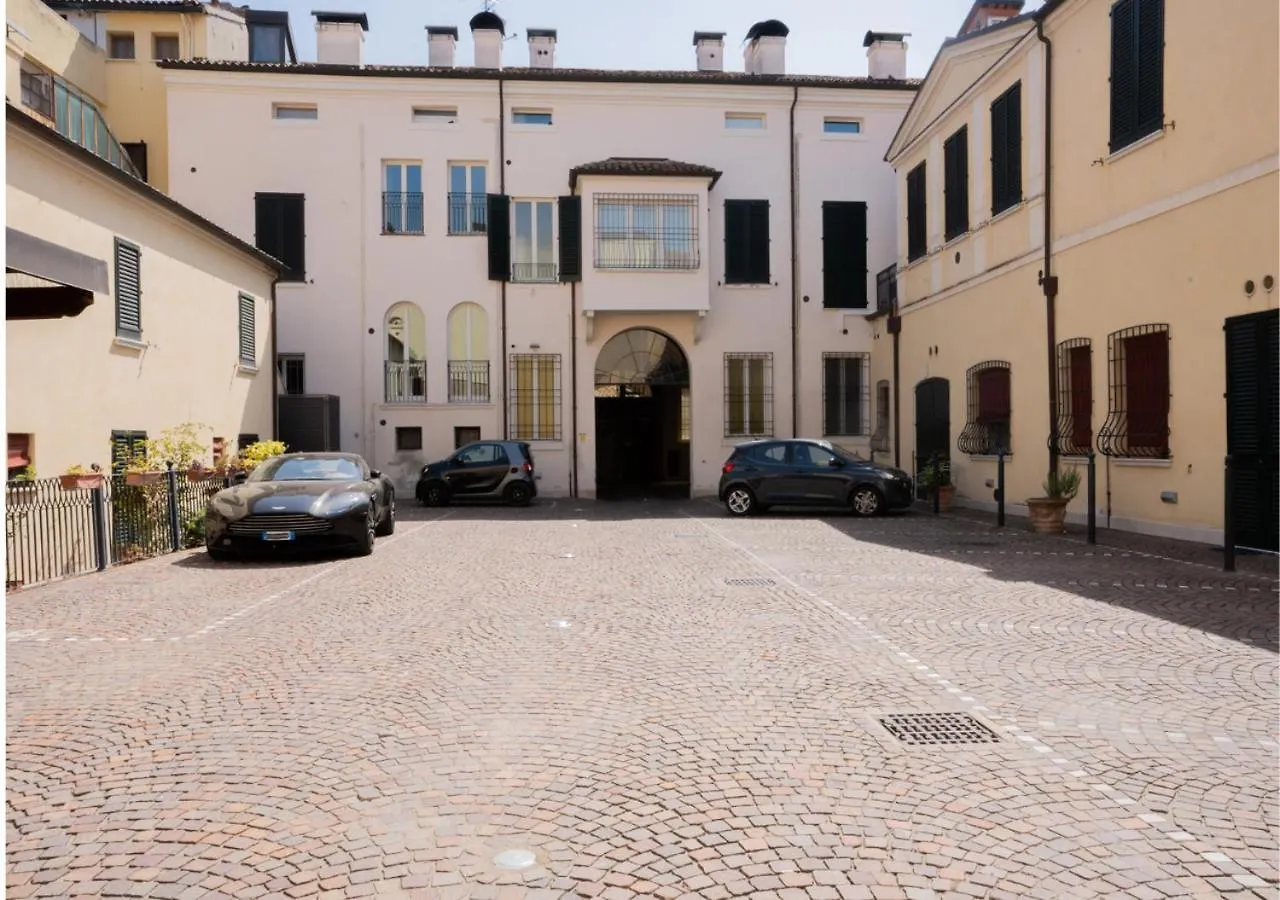 Mansarda Colombo - Car Parking Apartment Ferrara Italy