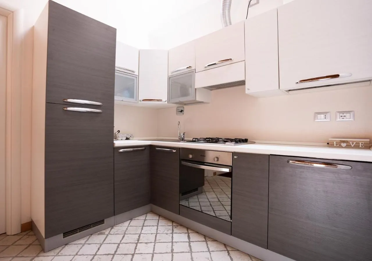 Mansarda Colombo - Car Parking Apartment Ferrara Italy