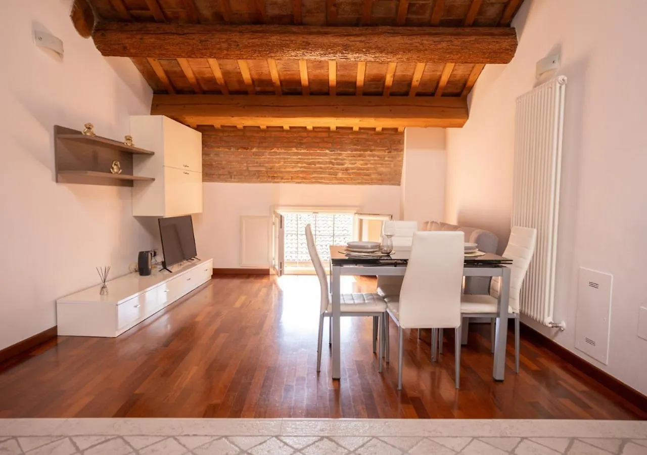Mansarda Colombo - Car Parking Apartment Ferrara 0*,  Italy