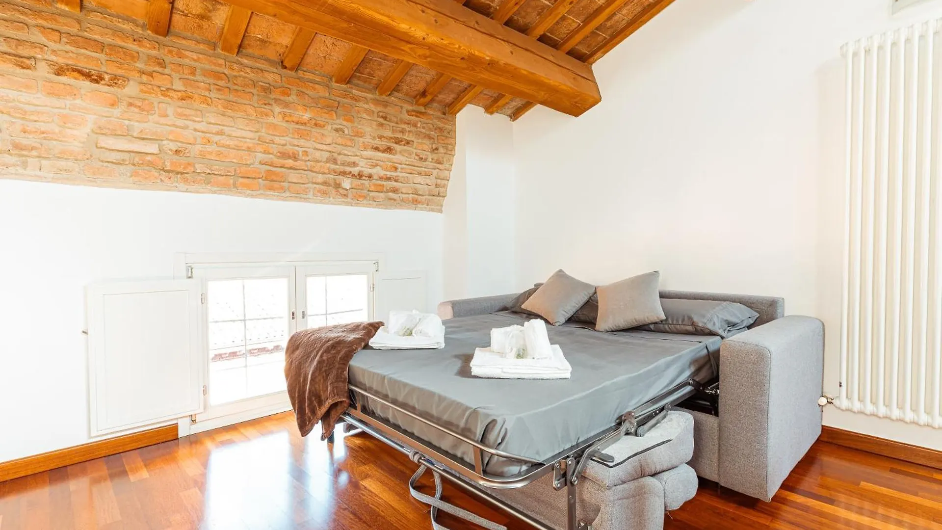 Mansarda Colombo - Car Parking Apartment Ferrara 0*,  Italy