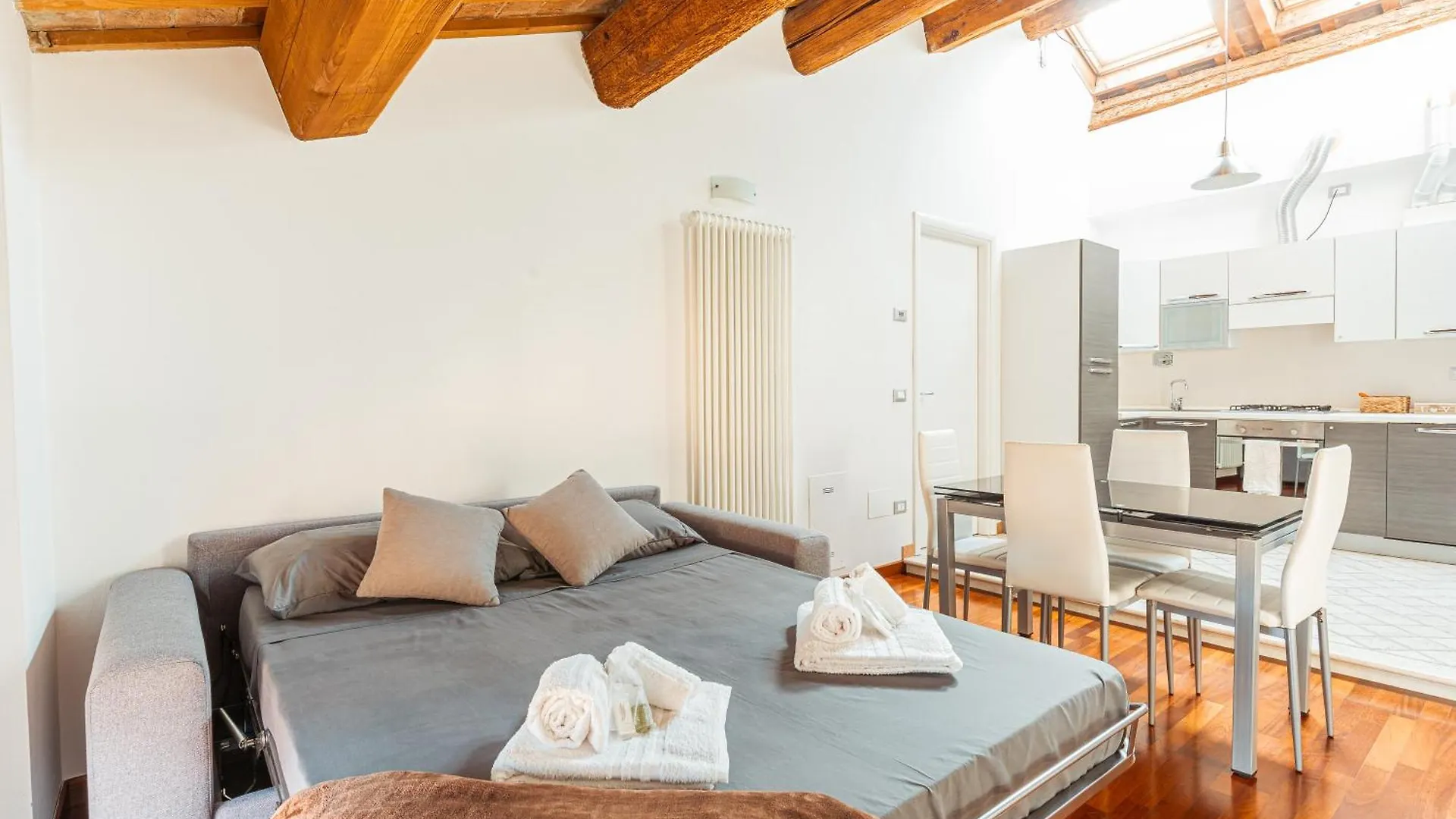 Mansarda Colombo - Car Parking Apartment Ferrara