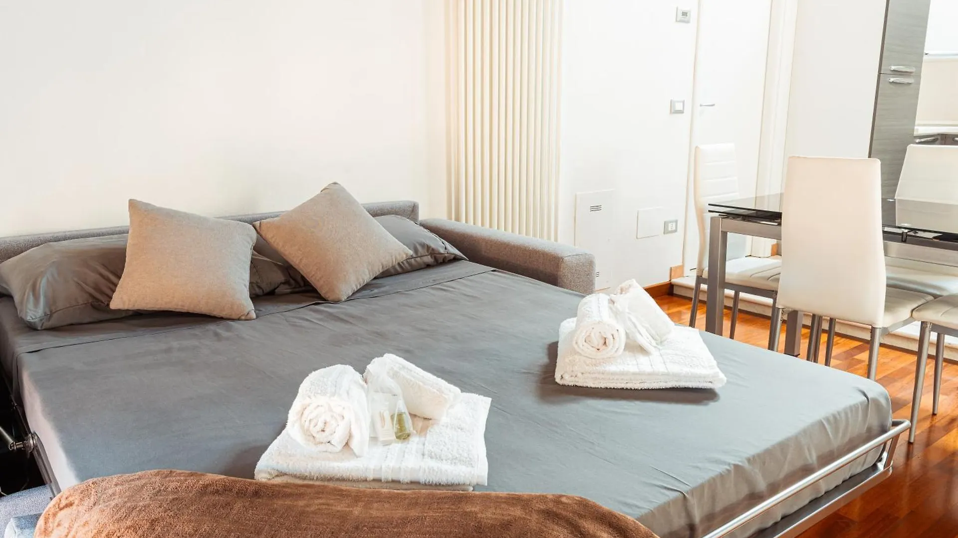Mansarda Colombo - Car Parking Apartment Ferrara Italy